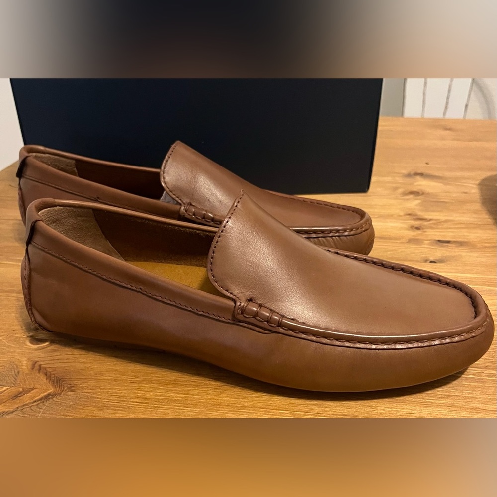 Men’s cole hann like new loafers.